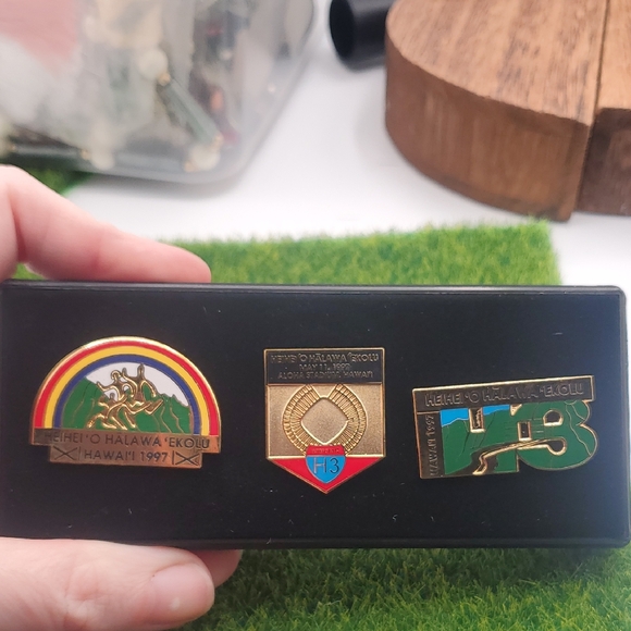 3 Piece * Heihei 'O Halawa 'Ekolu Hawaii 1997 H3 Hat/Tie Pin Set Overflow